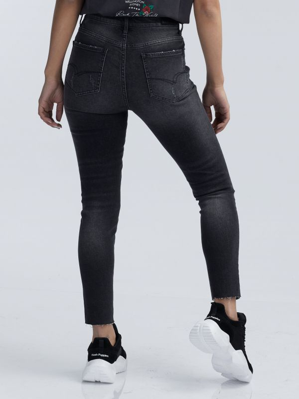 סקיני ג’ינס שחור הדוק עם קרעים