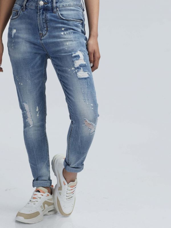 ג’ינס בויפרנד MONA במראה יוזד