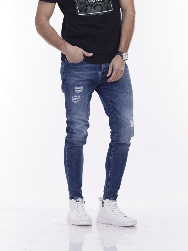 סקיני ג’ינס כחול משופשף עם קרעים