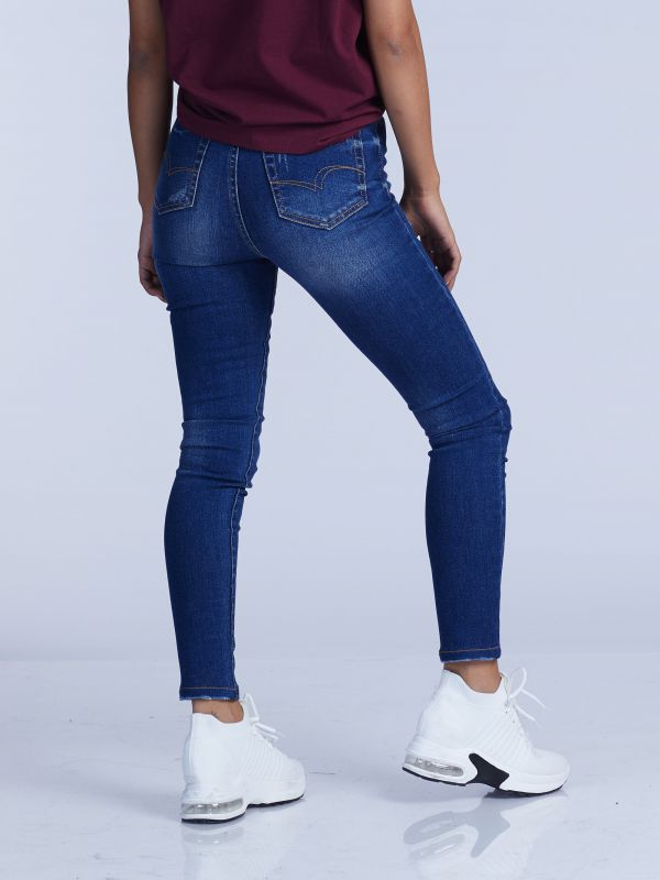 מכנסי ג’ינס LOLA כחול עם קרעים לנשים