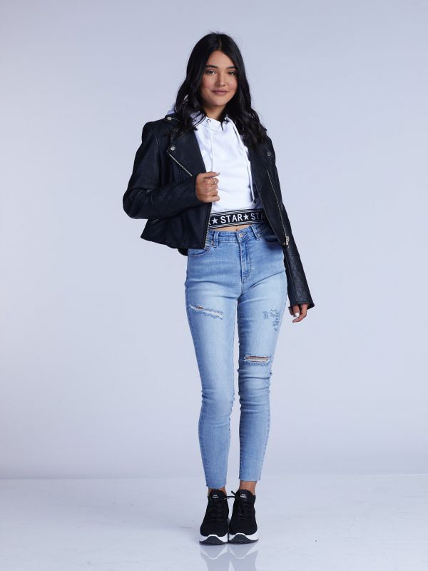 ג’ינס בגזרה גבוהה עם קרעים פתוחים