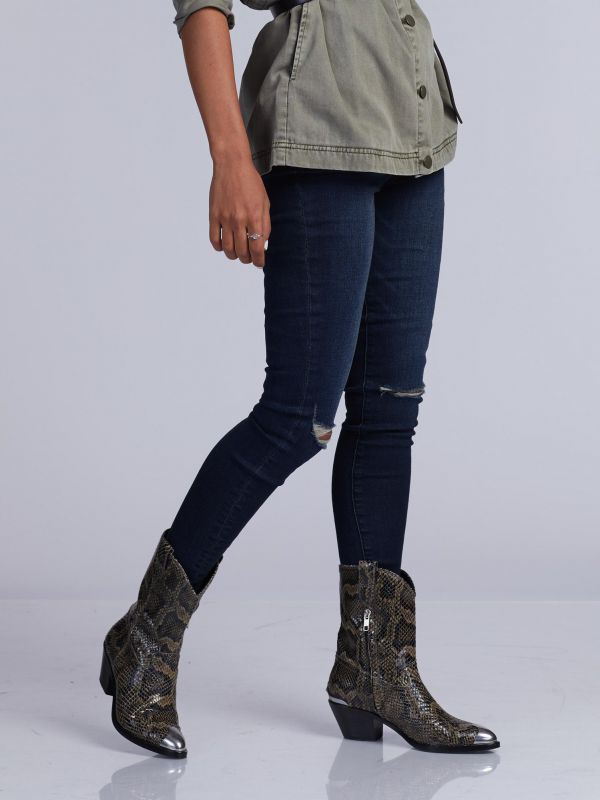 מכנסי ג’ינס RAVE SUPER כחול שחור עם קרעים לנשים