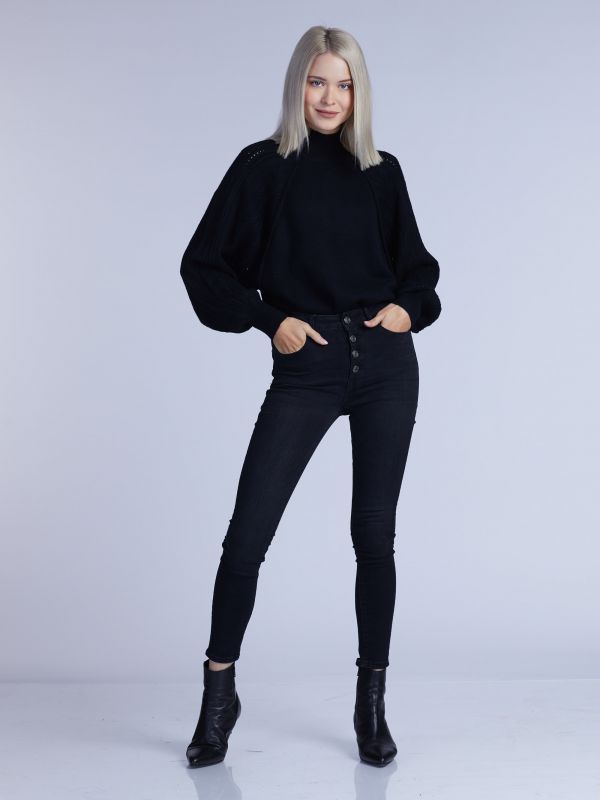 ג’ינס בגזרה גבוהה עם כפתורים חיצוניים