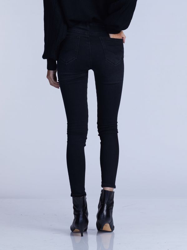 ג’ינס בגזרה גבוהה עם כפתורים חיצוניים