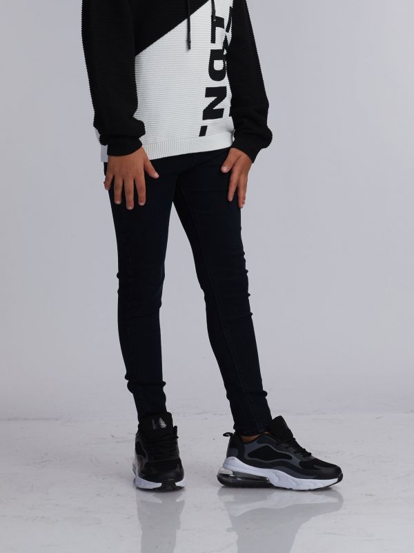 ג’ינס קלאסי סקיני