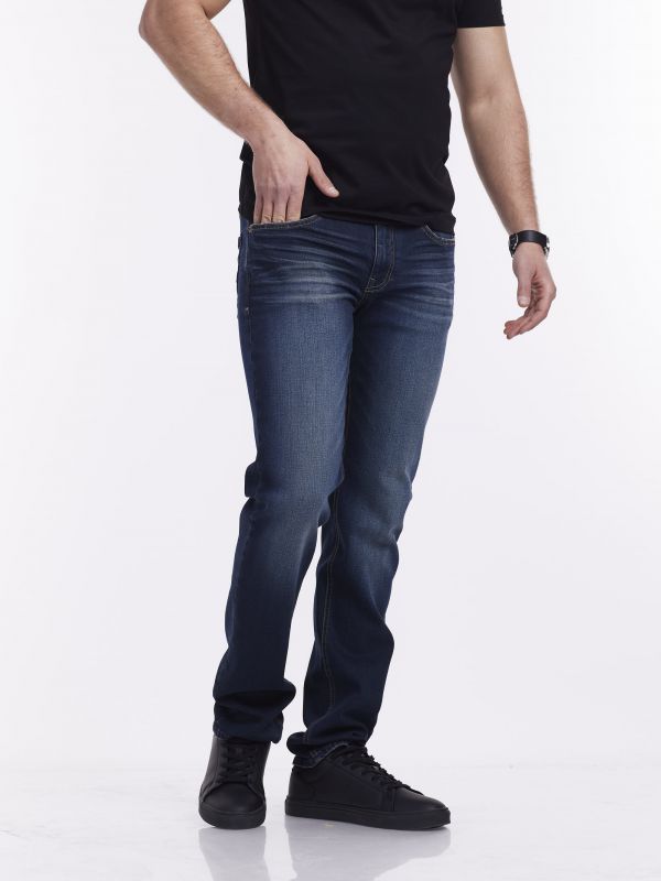 מכנסי ג’ינס כחולים