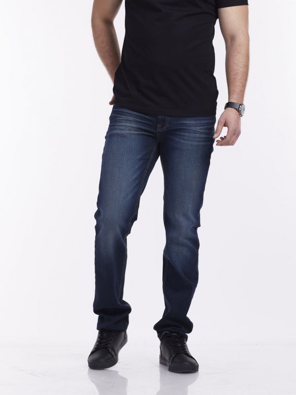 מכנסי ג’ינס כחולים