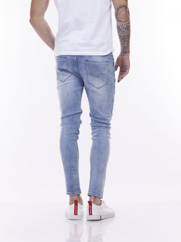 ג’ינס מרטין עם קרעים