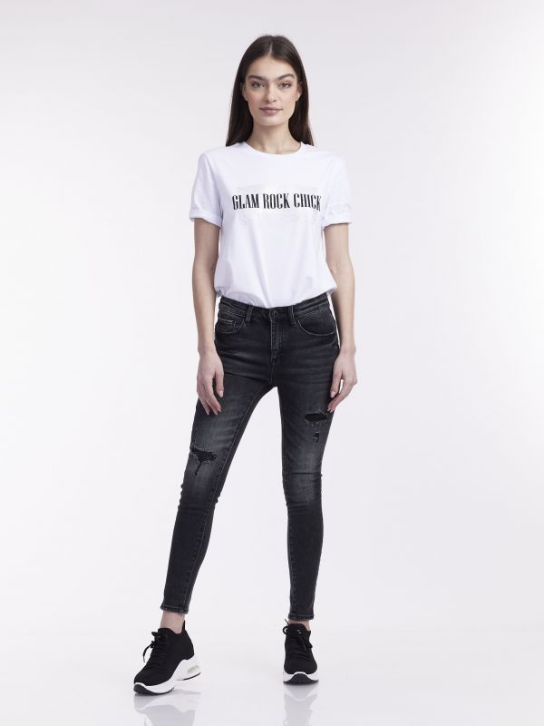 ג’ינס סטרצי’ עם קרעים