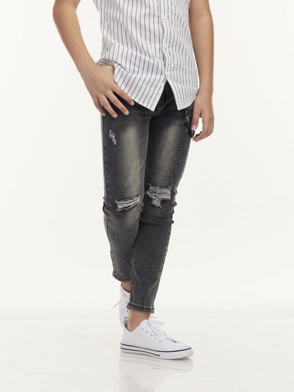 ג’ינס מדליק עם קרעים