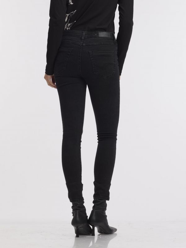 ג’ינס שחור קלאסי