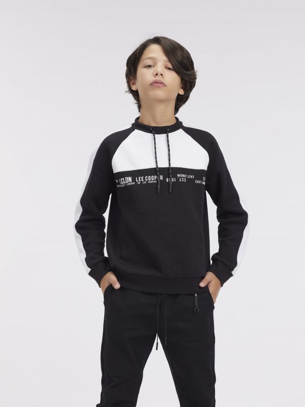 סווטשירט עם שרוכים