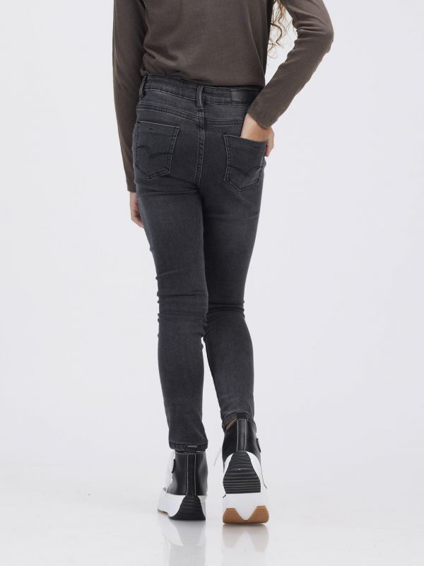 ג’ינס אפור עם קרעים