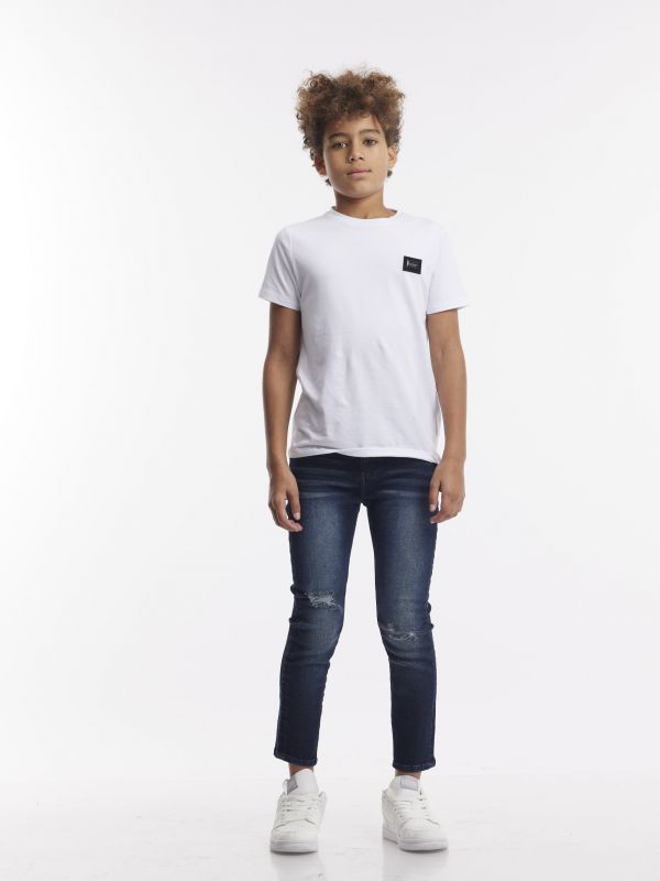 ג’ינס שטוף עם קרעים