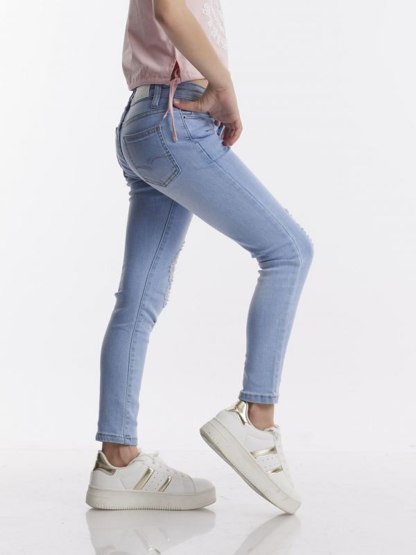 ג’ינס סקיני בהיר עם קרעים