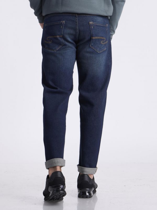 ג’ינס כחול כהה בגזרה ישרה