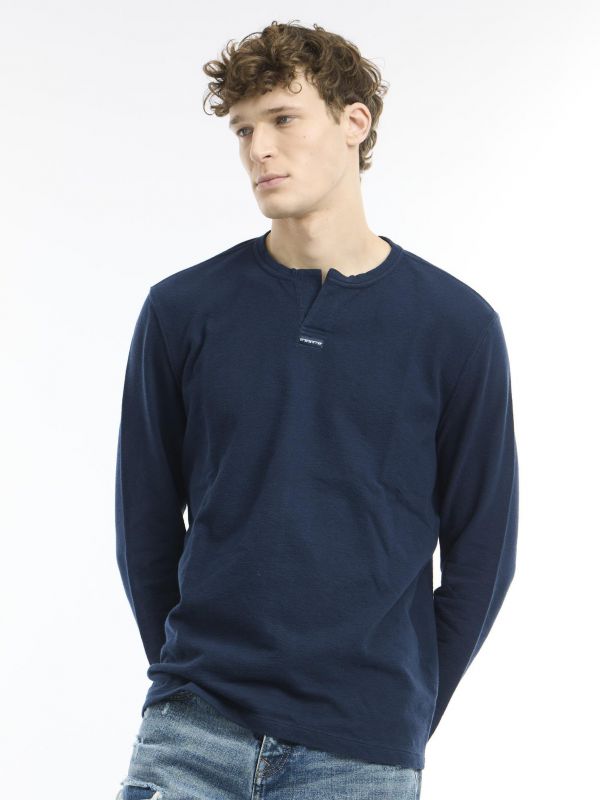 חולצה ארוכה בייסיק עם צווארון וי