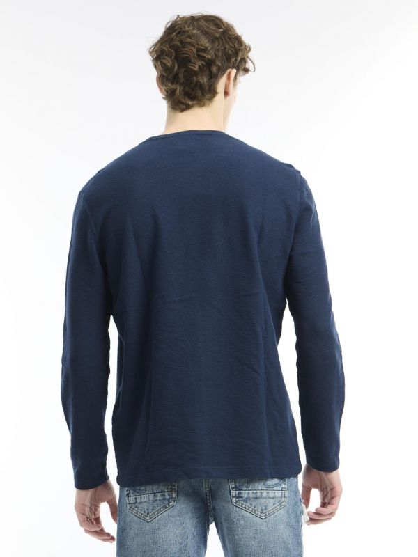 חולצה ארוכה בייסיק עם צווארון וי