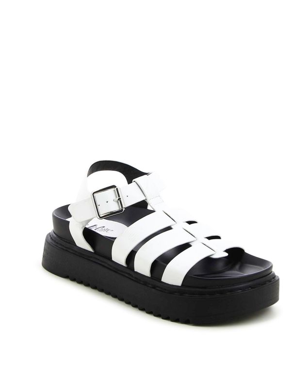 סנדלי פלטפורמה עם רצועות