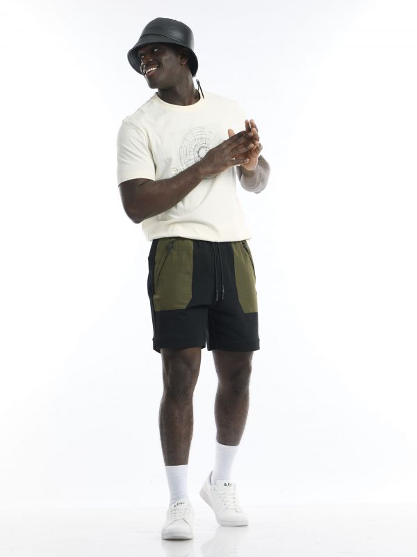 מכנסיים קצרים עם כיסי ניילון