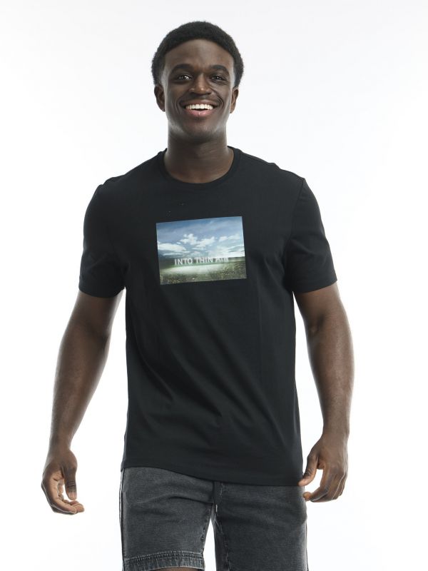 חולצת טי עם הדפס מעוצב