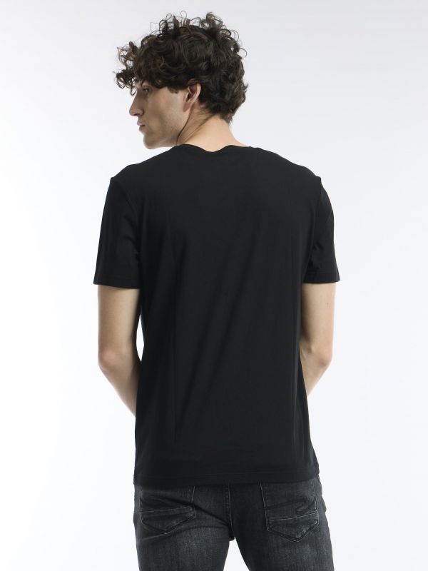 חולצת טי קז’ואלית חלקה