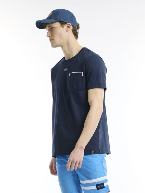 חולצת טי קז’ואלית עם כיס