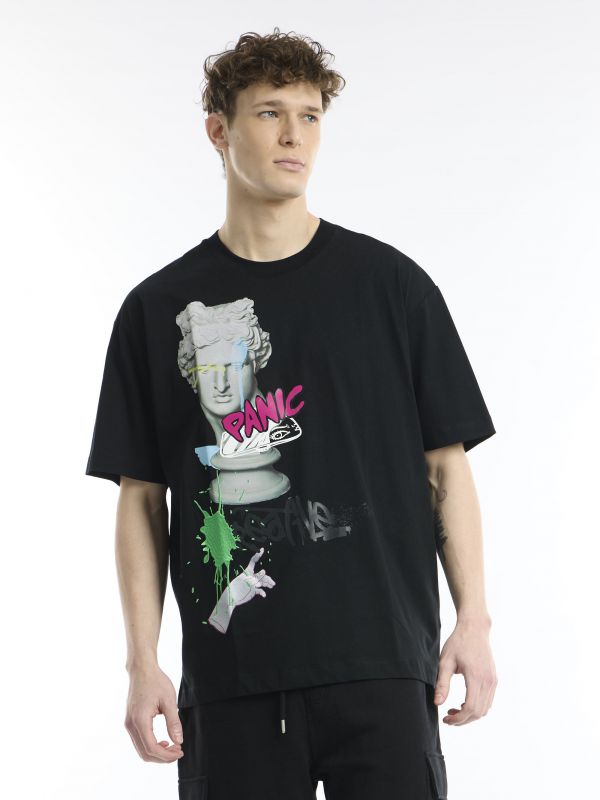 חולצת טי עם הדפס גרפיטי מעוצב