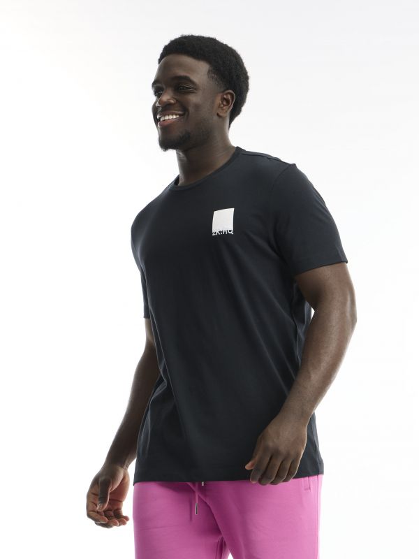 טי שירט עם הדפס אחורי