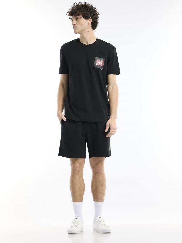 טי שירט קצרה עם הדפס אחורי