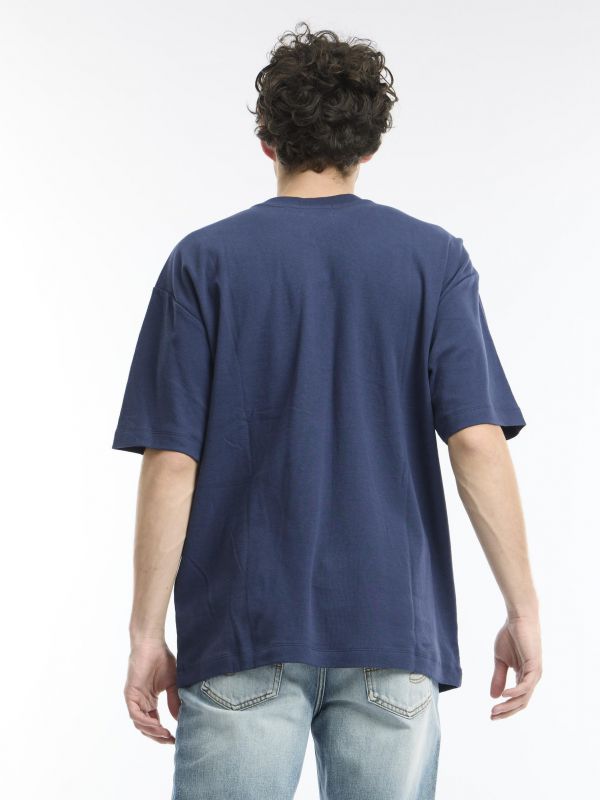 טי שירט אוברסייז עם צווארון מעוצב