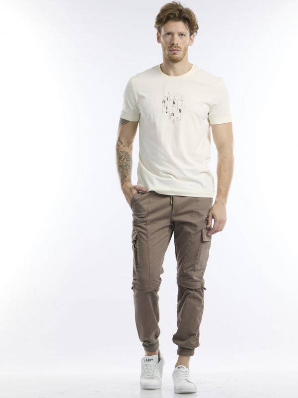 טי שירט קצרה עם הדפס אופנתי