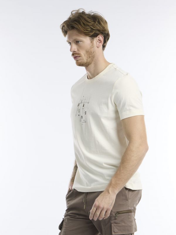 טי שירט קצרה עם הדפס אופנתי