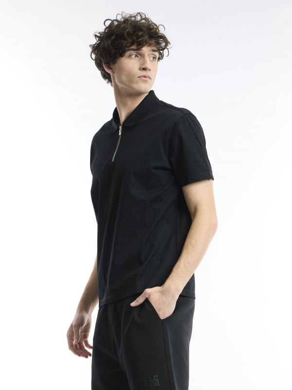 חולצת פולו קצרה עם רוכסן