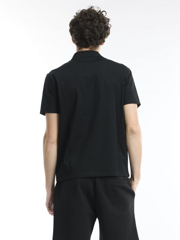 חולצת פולו קצרה עם רוכסן