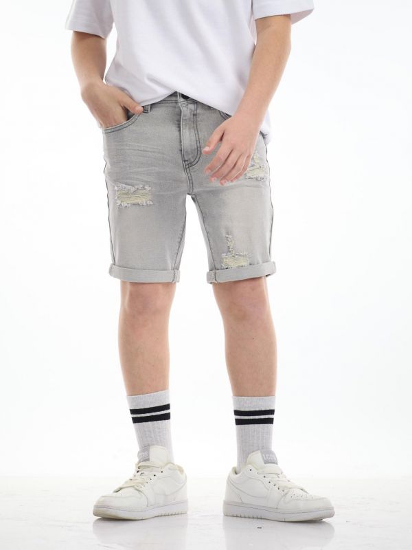 ג’ינס אפור קצר עם קרעים