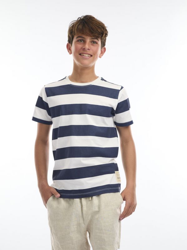 חולצת טי עם פסים