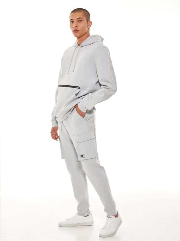 מכנסי קארגו עם כיסים מעוצבים