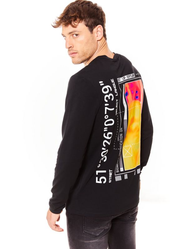 חולצת טי עם הדפס אחורי מעוצב