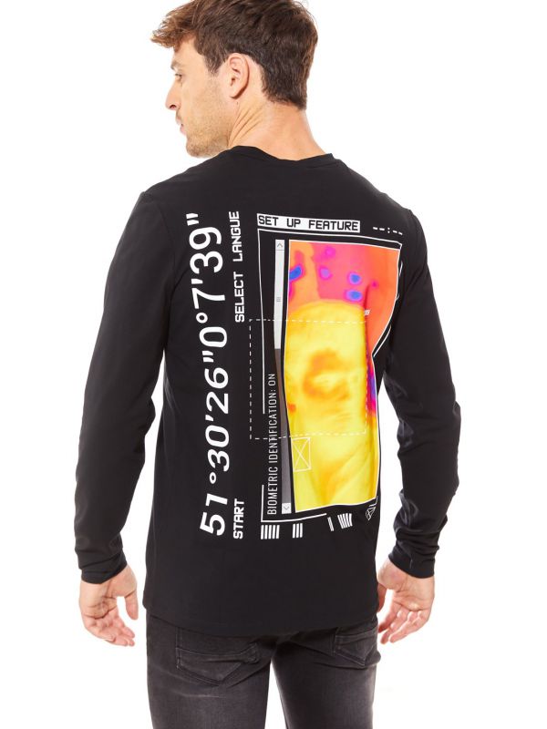 חולצת טי עם הדפס אחורי מעוצב