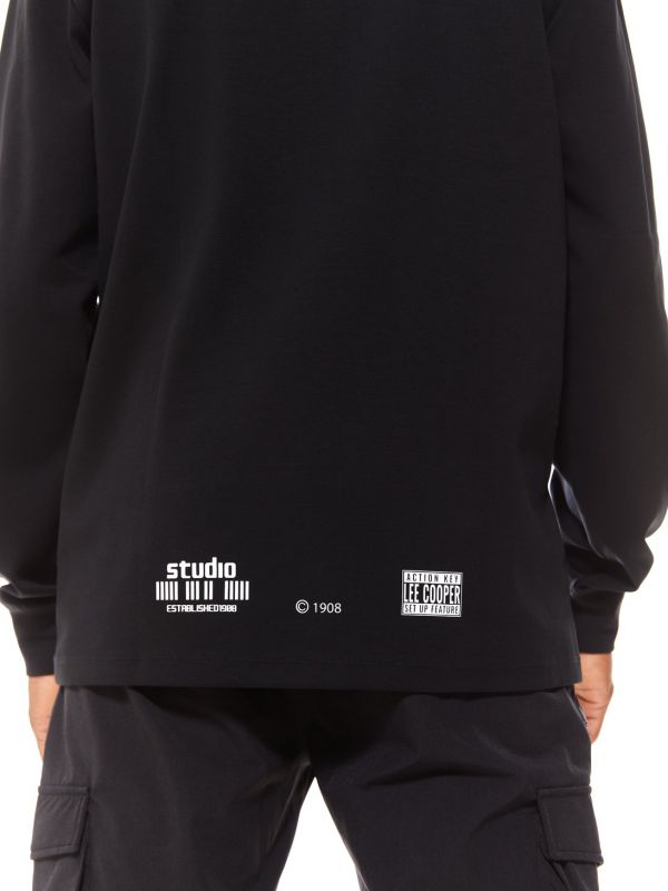 חולצת טי מעוצבת