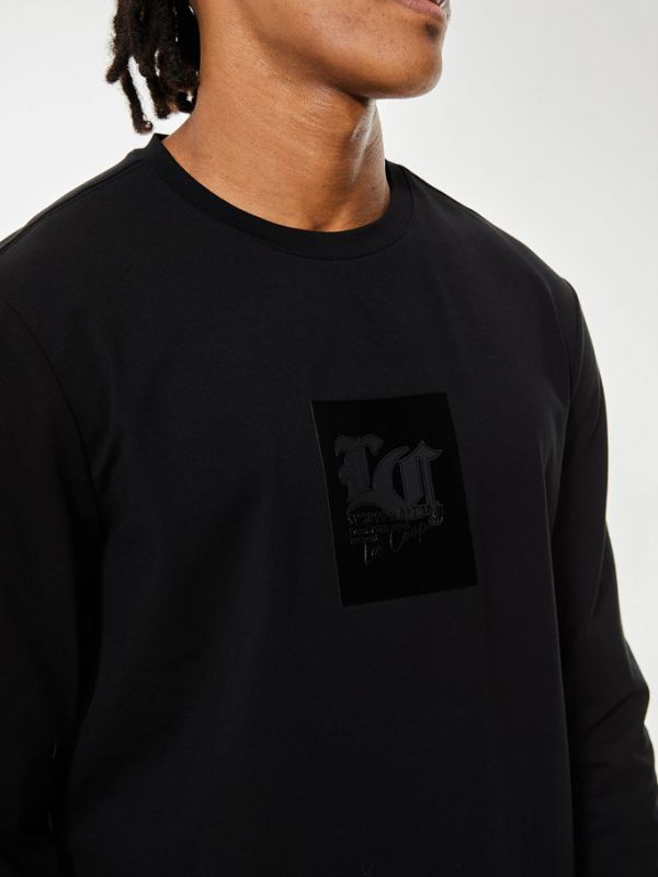 חולצת טי עם פאץ’