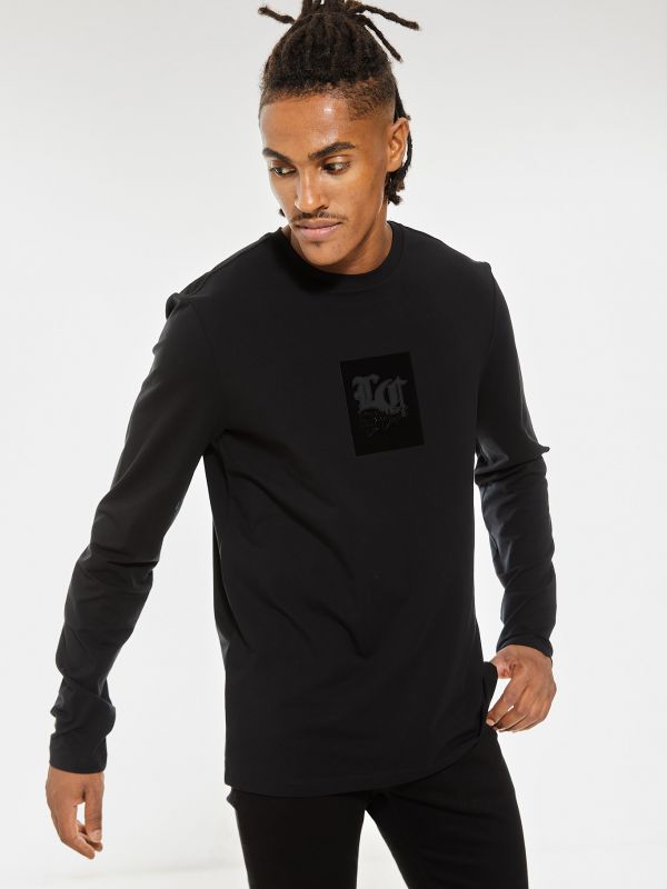 חולצת טי עם פאץ’