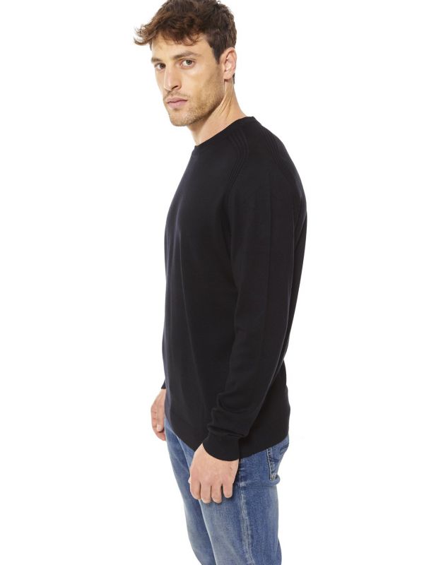 סריג עם פסים בכתף