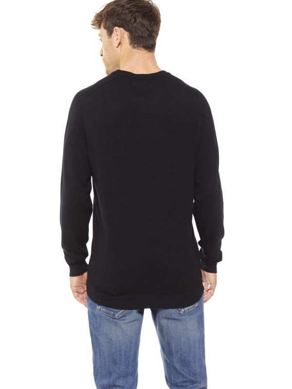 סריג עם פסים בכתף