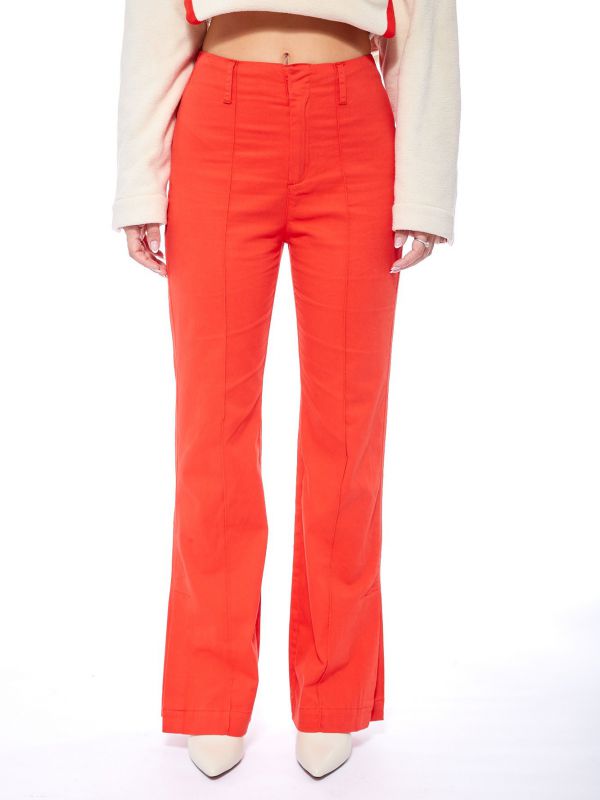 מכנסיים מתרחבים מעוצבים