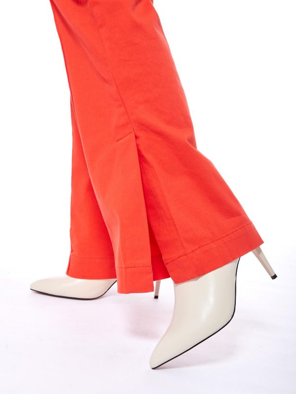 מכנסיים מתרחבים מעוצבים