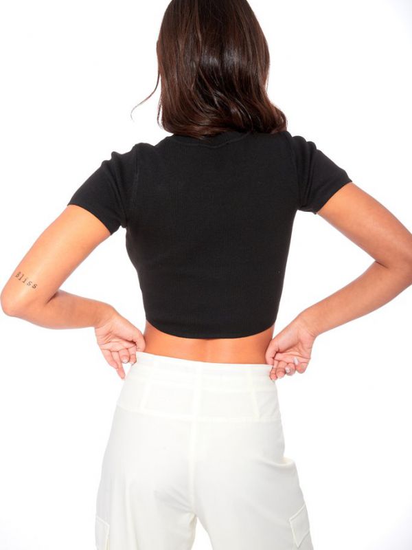 חולצת בטן סריג קצרה