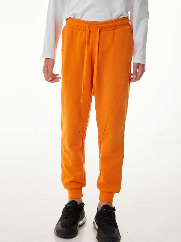 מכנסי פוטר עם חתכים מעוצבים