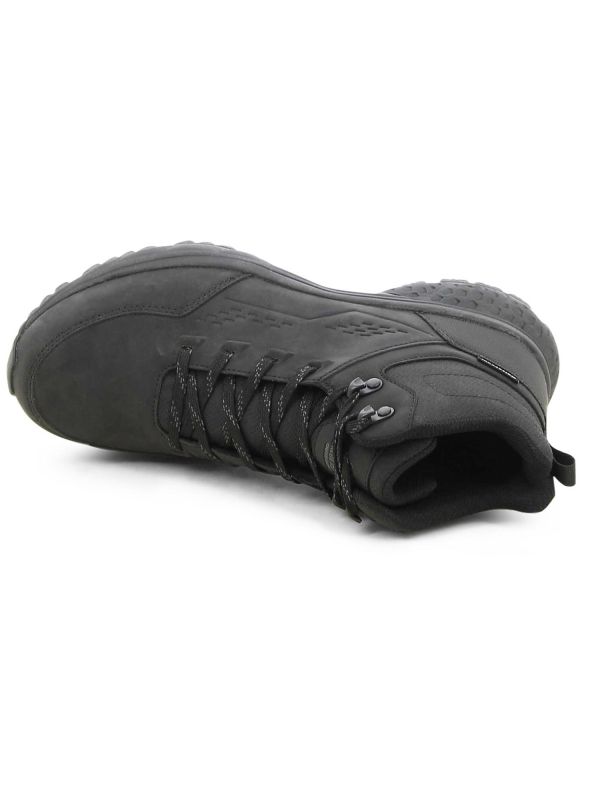 נעליים גבוהות קשיחות